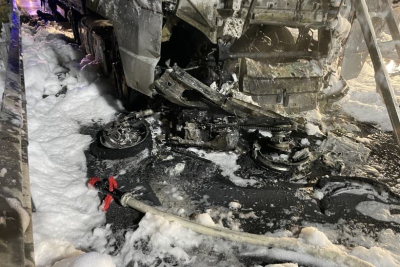 В Австрии тягач белоруса сгорел от попавшего под него мотоцикла