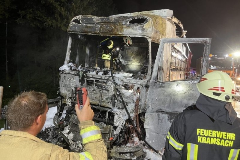 В Австрии тягач белоруса сгорел от попавшего под него мотоцикла