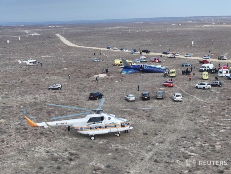 В Казахстане упал пассажирский самолет — видео и фото