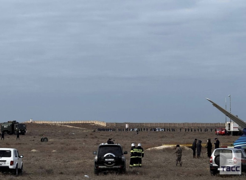 В Казахстане упал пассажирский самолет — видео и фото