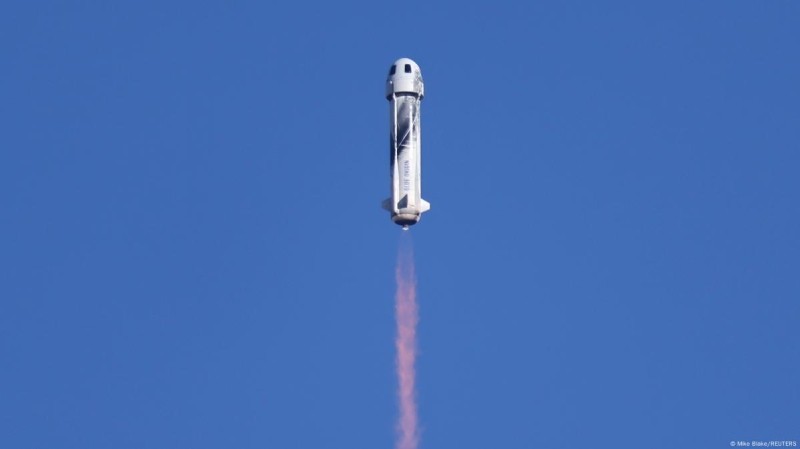 
												В космос &mdash; без мужчин: Кэти Перри и невеста Джеффа Безоса слетали в космос на корабле Blue Origin
											